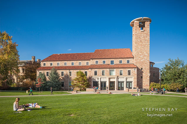 Students in front of the Eaton Humanities building at University of Colorado Boulder.