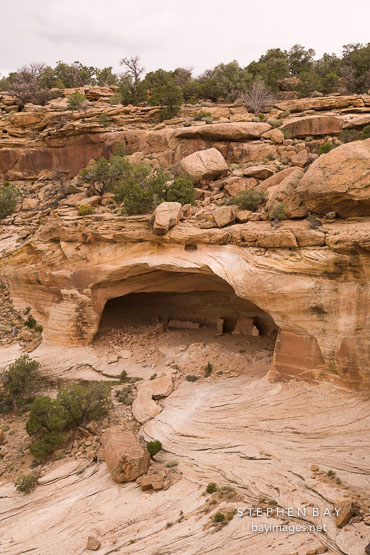 Yucca Cave ruin is located just under the cliff top. Canyon de Chelly NM, Arizona.