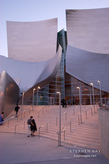 Visitors to the Walt Disney Concert Hall. Los Angeles, California, USA.