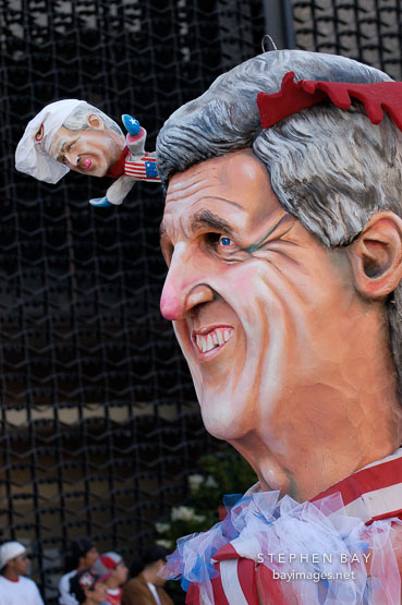 Caricature of John Kerry and George W. Bush. Carnaval's grand parade. San Francisco, California, USA.