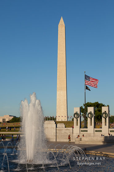 Fountain of the WWII memorial and the Washington Monument. Washington, D.C.
