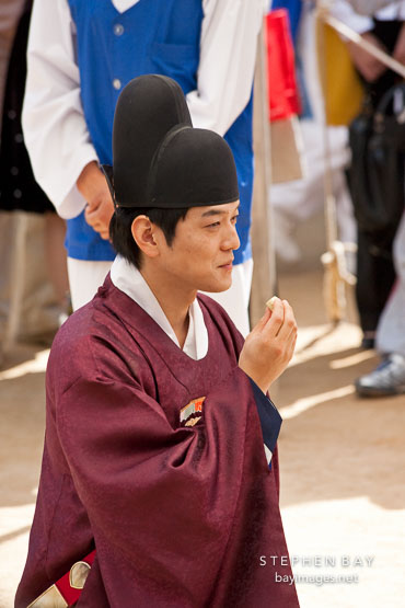 A Korean groom's traditional wedding costume is called a gwanbok. It is usually worn with a black hat, called a moja.