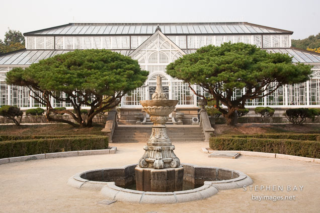 This botanical garden was built on the grounds of Cheonggyeong Palace in Seoul, South Korea. It was completed in 1909.