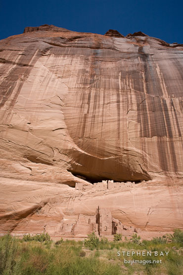 The White House Ruins are set into the cliff face. Canyon de Chelly NM, Arizona.