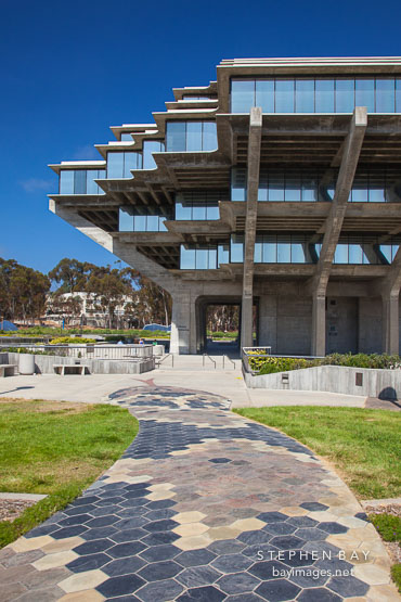Geisel library at UC San Diego.
