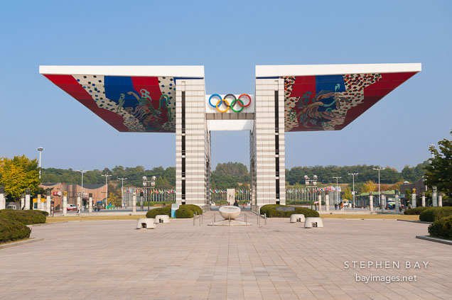 The World Peace Gate, constructed from steel and iron, stands 24 meters (78 feet) high. Painted on the wings of the structure are a blue dragon, a phoenix, a tiger, and a turtle, by artist Baik Kum Nam.