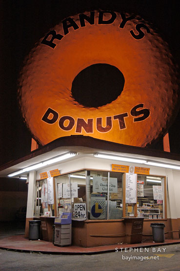 Randy's donuts at night. Los Angeles, California, USA.