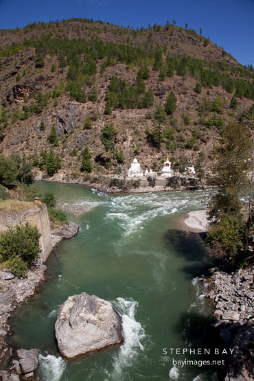 Chhuzom (the Confluence) is located at the juncture of the Paro Chhu and Wang Chhu. There are three chortens in Bhutanese, Tibetan, and Nepali styles.