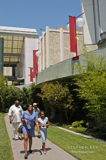 Family at the Los Angeles County Museum of Art (LACMA). Los Angeles, California, USA.