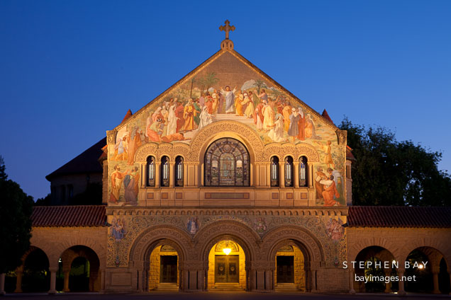Front of the Stanford Memorial Church at night.