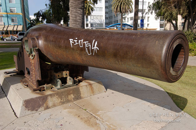 Cannon. Palisades Park, Santa Monica, California, USA.