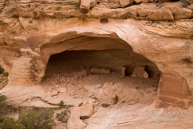 Yucca Cave Ruin. Canyon de Chelly NM, Arizona.
