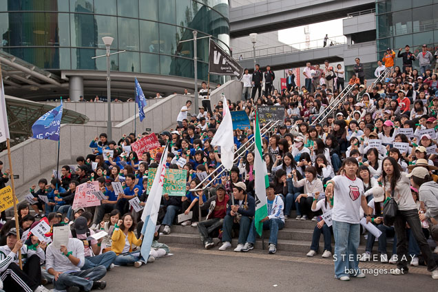 At one of many peaceful demonstrations outside Seoul Station, these citizens were advocating for the rights of disabled students.