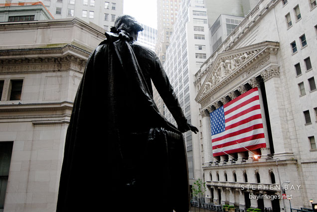 Statue of George Washington and the New York Stock Exchange (NYSE). New York City, New York, USA.