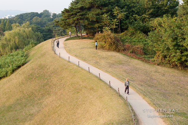 Seoul's Olympic Park boasts many walking trails that are popular with park visitors.