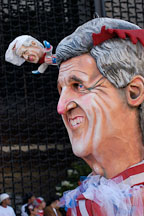 Caricature of John Kerry and George W. Bush. Carnaval's grand parade. San Francisco, California, USA. - Photo #6217