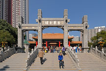 Entrance to the Wong Tai Sin Temple. Hong Kong, China. - Photo #15819