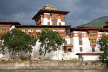 Main tower and exterior walls of Punakha Dzong. Punakha, Bhutan. - Photo #23520