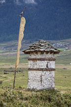 Chorten and prayer flag in Phobjikha Valley. - Photo #23821