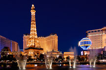 Water fountain at the Bellagio and Eiffel tower replica. Las Vegas, Nevada, USA. - Photo #13322