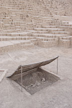 Skeleton of female sacrifice. Huaca Pucllana, Lima, Peru. - Photo #8725