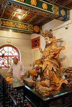 Monk making offering. Po Lin Monastery, Hong Kong. - Photo #16126