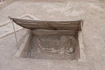Female sacrifice. Huaca Pucllana, Lima, Peru. - Photo #8728
