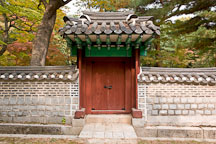 Door and gateway leading into one of the many courtyards at Changdeok Palace in Seoul, South Korea. - Photo #21531