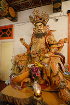 West deva-king holding a pearl and dragon. Welto Temple, Po Lin Monastery, Hong Kong, China. - Photo #16132