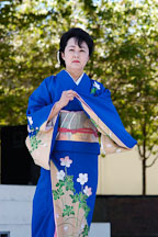 Japanese classical dance: Nihon Buyo Kiyonomoto Ryu. Cherry blossom festival, Japantown, San Francisco, California, USA. - Photo #3632