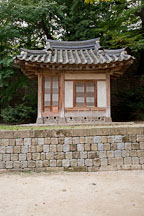 Small house used for studying by the prince. Changdeokgung Palace. Seoul, South Korea. - Photo #21533