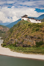 Wangdue Phodrang Dzong sits on a hill between Punak Tsang Chuu and Dang Chhu. - Photo #23636