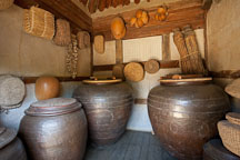Storage room with jars for ganjang, or soy sauce. - Photo #20438