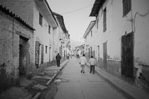 Walking down an alleyway in Cusco, Peru. - Photo #10240
