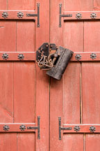 Door and lock at Changdeokgung in Seoul, South Korea. - Photo #21542