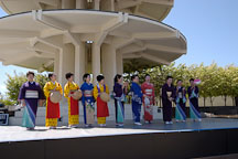 Japanese classical dance: Nihon Buyo Kiyonomoto Ryu. Cherry blossom festival, Japantown, San Francisco, California, USA. - Photo #3645