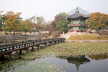Pavilion and bridge Hyangwonjeong pond at Gyeongbok Palace in Seoul, South Korea. - Photo #21046