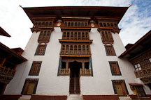 Central tower of the Punakha Dzong viewed from the second courtyard. - Photo #23448