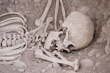 Skeleton of female sacrifice. Huaca Pucllana, Lima, Peru. - Photo #8752