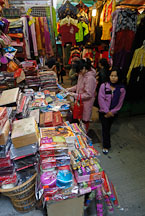 Clothing and accessory stores on Li Yuen Street. Hong Kong, China. - Photo #15056