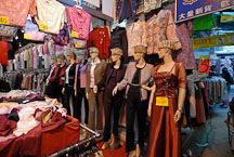 Mannequins and clothing store on Li Yuen Street. Hong Kong, China. - Photo #15059