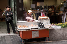 Street food is extremely popular in Seoul, South Korea. - Photo #21106