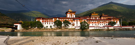 Panorama of Punakha Dzong. Punakha, Bhutan. - Photo #26762