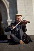Violinist playing music on the steps of the Sacre-Coeur. Paris, France. - Photo #31862