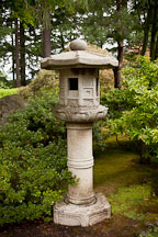 Stone lantern. Portland Japanese Garden, Oregon. - Photo #28164