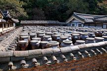 Hundreds of soybean paste jars (Doenjang) fill a courtyard at the Korean Folk Village in Yong-in City. - Photo #20566