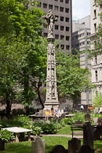 Pillar in the Trinity Church cemetery. New York City. - Photo #25372