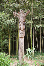 Spirit stick carving in Insadong at the former site of the Joseon theater. - Photo #21572