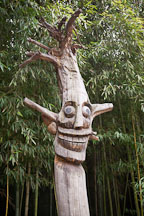 Jangseung, or  Spirit stick, in Insadong at the former site of the Joseon theater. - Photo #21573