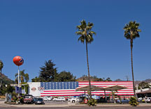 Norm's 76 gas station. Sunset boulevard, Los Angeles, California, USA. - Photo #8376